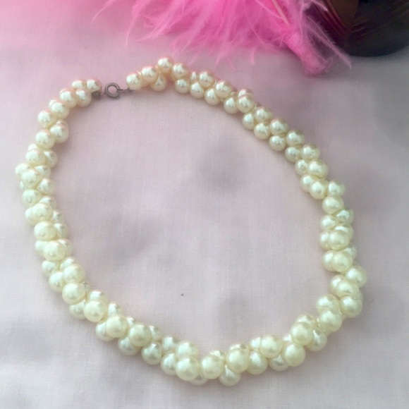 VINTAGE CHIC Faux Pearl Choker 1050’s 🔥 - Picture 9 of 16